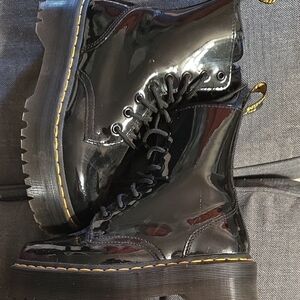 Sz 7 Womens Doc Martens